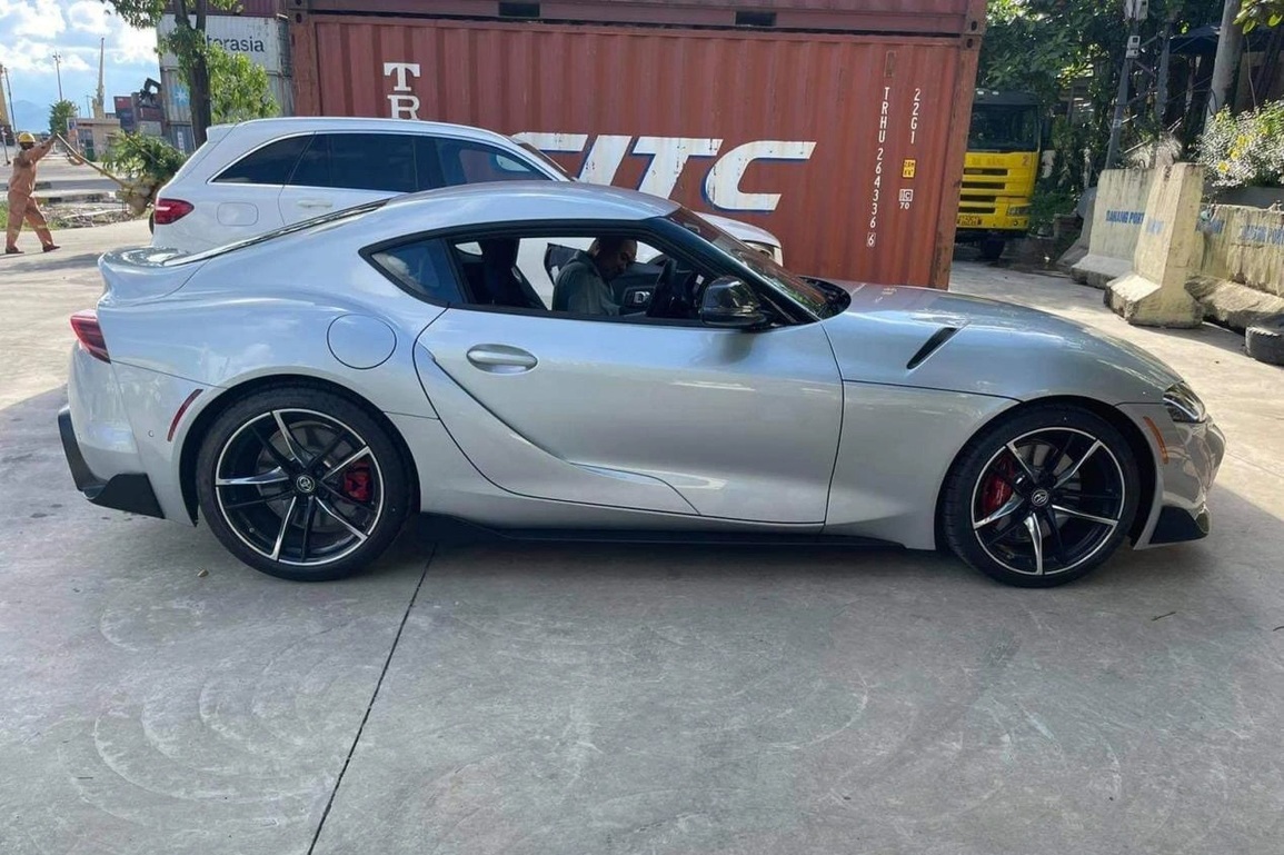 Xót xa hình ảnh Toyota GR Supra độc nhất Việt Nam dầm mưa dãi nắng - 5 Xót xa hình ảnh Toyota GR Supra độc nhất Việt Nam dầm mưa dãi nắng - 5
