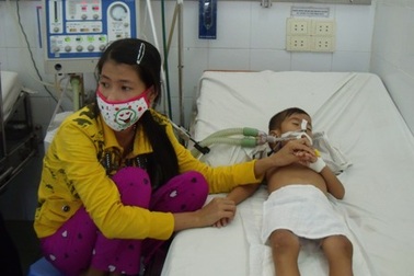 Bệnh tay chân miệng tấn công trẻ lớn