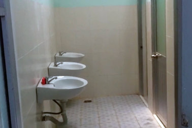 Mỗi sáng con đi học, bà mẹ ở Hà Nội đều hỏi: Đã mang giấy vệ sinh chưa?