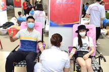 Hồ Đức Vĩnh, Tiểu Vy, Quỳnh Anh nhiệt tình đi hiến máu
