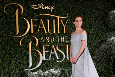 Emma Watson kiếm bộn tiền nhờ phim Người đẹp và quái thú
