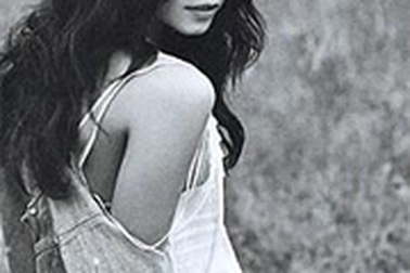 Ngôi sao 19 tuổi lên tạp chí đàn ông