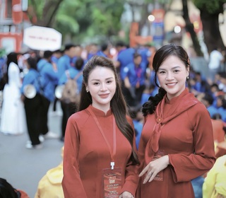 Hồng Diễm, Lương Thu Trang diện áo dài nổi bật ở buổi tập luyện diễu binh - 4