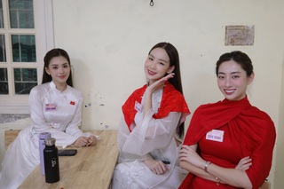 Hoa hậu Tiểu Vy đọ sắc cùng Thiếu tá công an vào vai "girl phố" - 4 Hoa hậu Tiểu Vy đọ sắc cùng Thiếu tá công an vào vai "girl phố" - 4