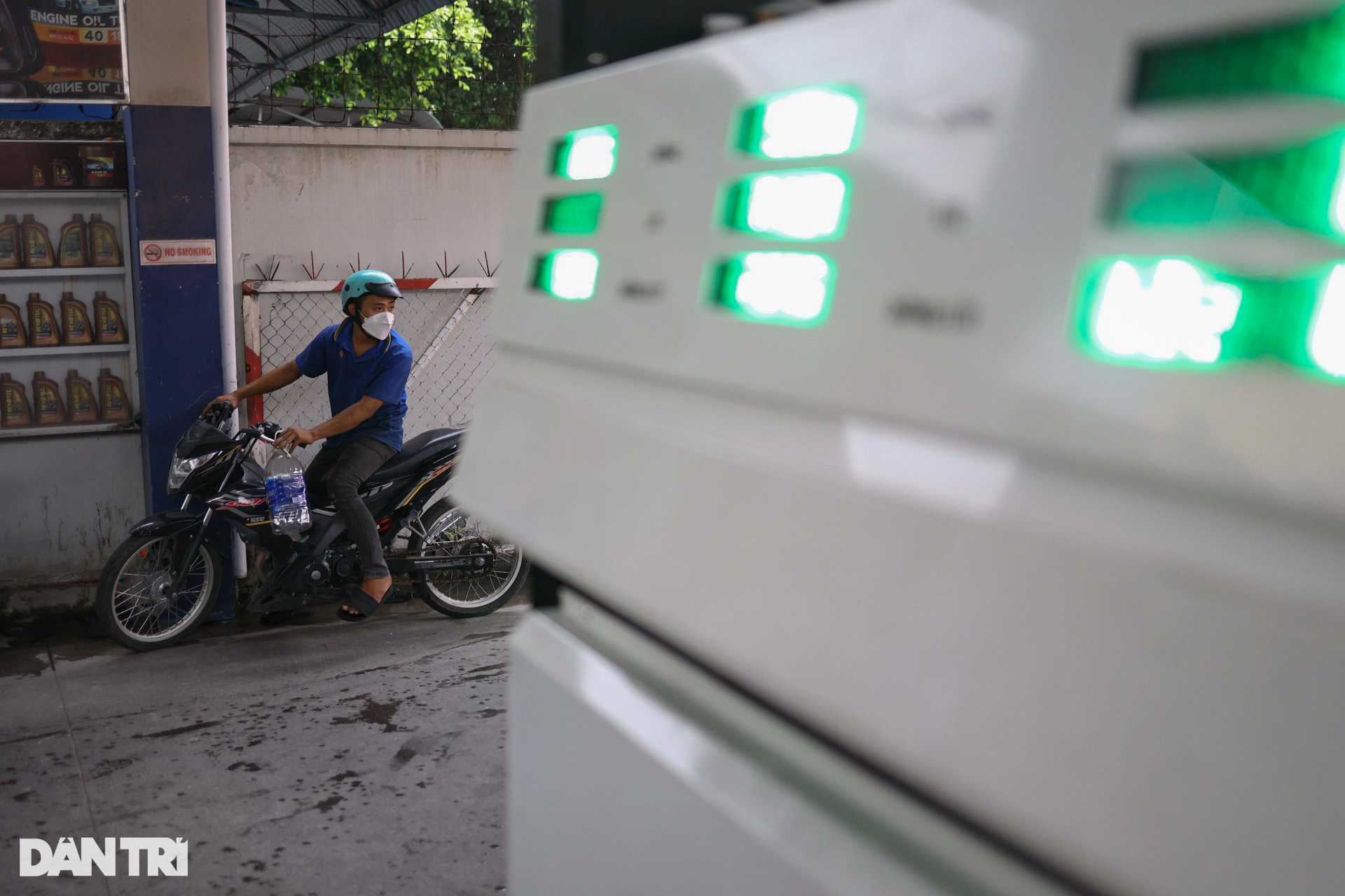 Sau tăng giá, nhiều cây xăng ở TPHCM vẫn đóng cửa do hết hàng - 9 Sau tăng giá, nhiều cây xăng ở TPHCM vẫn đóng cửa do hết hàng - 9