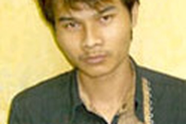 "Xin đểu" hàng xóm, đâm công an