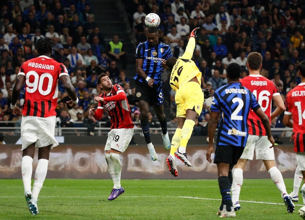 AC Milan chấm dứt chuỗi trận bất bại của Inter tại Serie A - 1 AC Milan chấm dứt chuỗi trận bất bại của Inter tại Serie A - 1