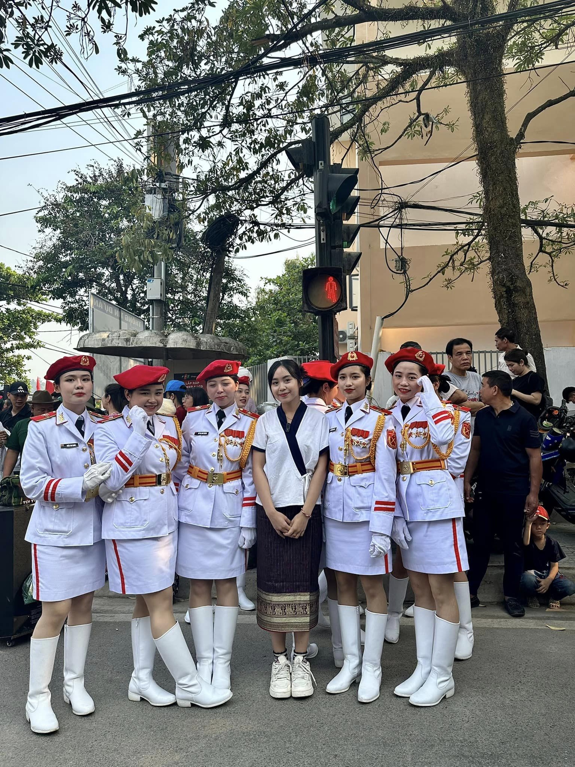 Những bóng hồng nổi bật tại lễ kỷ niệm 70 năm chiến thắng Điện Biên Phủ - 20 Những bóng hồng nổi bật tại lễ kỷ niệm 70 năm chiến thắng Điện Biên Phủ - 20