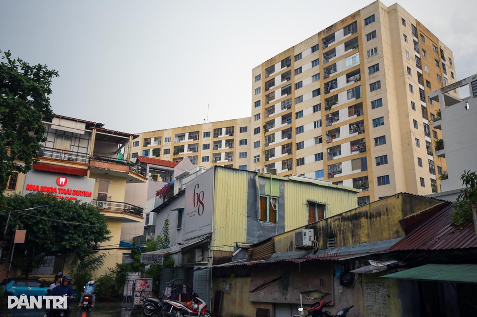 Cúi đầu, khom lưng sống trong những hộp ngủ giữa trung tâm TPHCM - 9 Cúi đầu, khom lưng sống trong những hộp ngủ giữa trung tâm TPHCM - 9