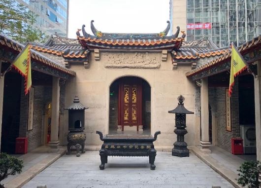 Căn nhà cổ nằm ở nơi Căn nhà cổ nằm ở nơi