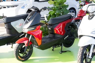 VinFast Flazz chinh phục giới trẻ: Thiết kế đẹp, dễ vận hành với 2 pin