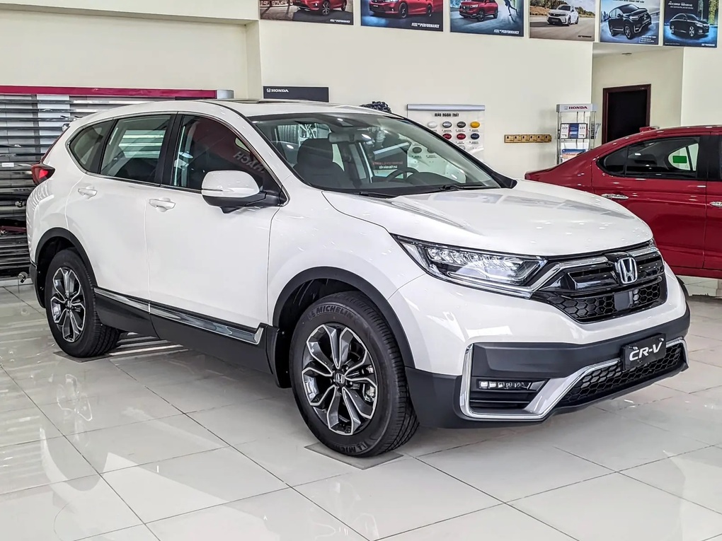Giá ô tô Việt Nam gánh còng lưng thuế phí, bảo sao đắt hơn cả Mỹ, Nhật - 1 Giá ô tô Việt Nam gánh còng lưng thuế phí, bảo sao đắt hơn cả Mỹ, Nhật - 1