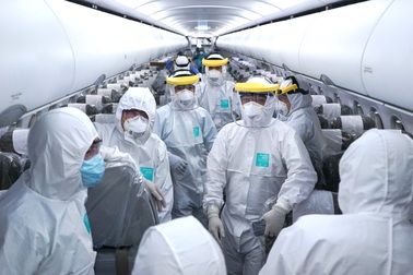 Thủ tướng khen phi hành đoàn bay tới Vũ Hán “giải cứu” người Việt