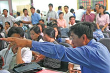 Thuê người chơi chứng khoán lấy lợi nhuận