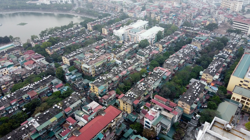 Cuộc sống chật chội trong khu tập thể “không biết sập lúc nào” ở Hà Nội - 14 Cuộc sống chật chội trong khu tập thể “không biết sập lúc nào” ở Hà Nội - 14