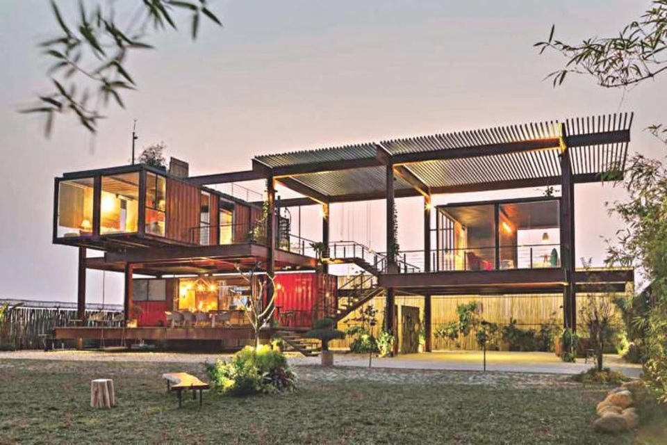 Khó tin nhà 3 tầng đẹp như resort được làm từ container - 11 Khó tin nhà 3 tầng đẹp như resort được làm từ container - 11