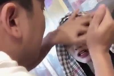 Trường Giang trang điểm cho Nhã Phương