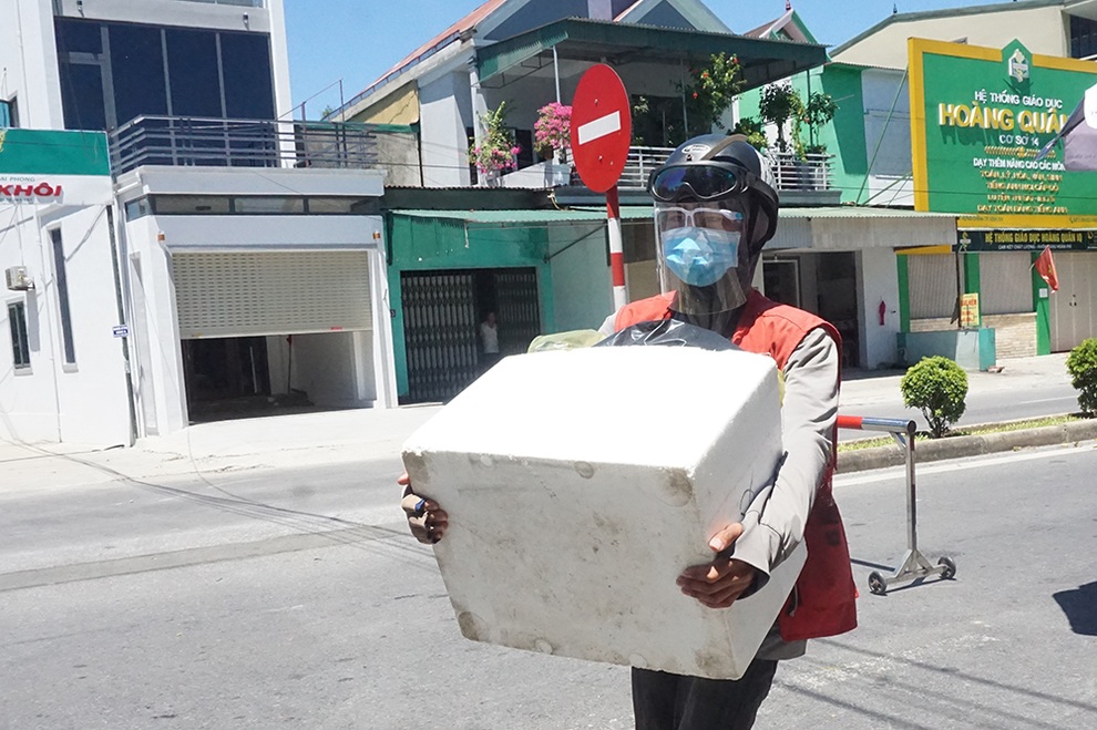 Người dân TP Vinh phải kê khai y tế hàng tuần, shipper tự do dừng hoạt động - 3 Người dân TP Vinh phải kê khai y tế hàng tuần, shipper tự do dừng hoạt động - 3