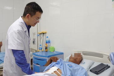 Hàng nghìn con sán lá gan trong đường mật người đàn ông mê gỏi cá