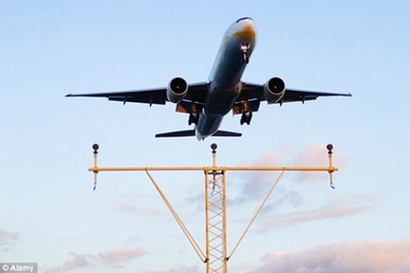 Phi công ốm đột ngột, hành khách lái thay hạ cánh an toàn