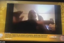 Họp trực tuyến, quan chức Nam Phi tá hỏa vì vợ xuất hiện khỏa thân