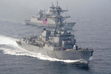 Tàu chiến Mỹ áp sát khu vực Trung Quốc chiếm đóng trái phép trên Biển Đông