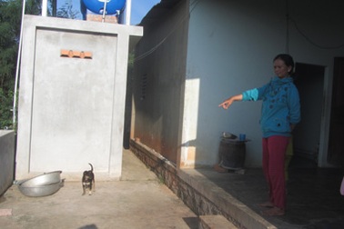 Nhậu say đánh vợ, bị con dùng kiếm đâm chết