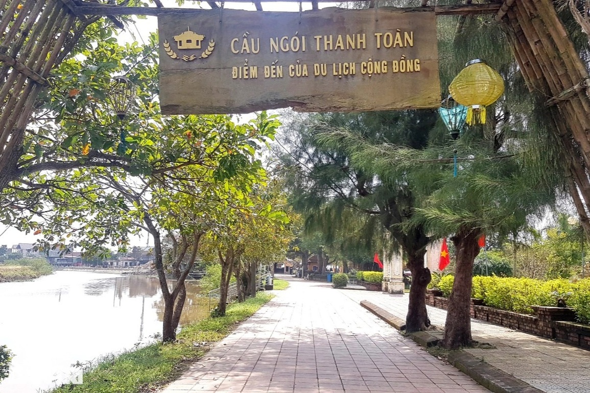 Hình ảnh cầu ngói hơn 250 năm tuổi vừa được trùng tu ở đất cố đô - 2 Hình ảnh cầu ngói hơn 250 năm tuổi vừa được trùng tu ở đất cố đô - 2