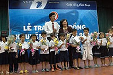 VNPT trao học bổng khuyến học tại TPHCM