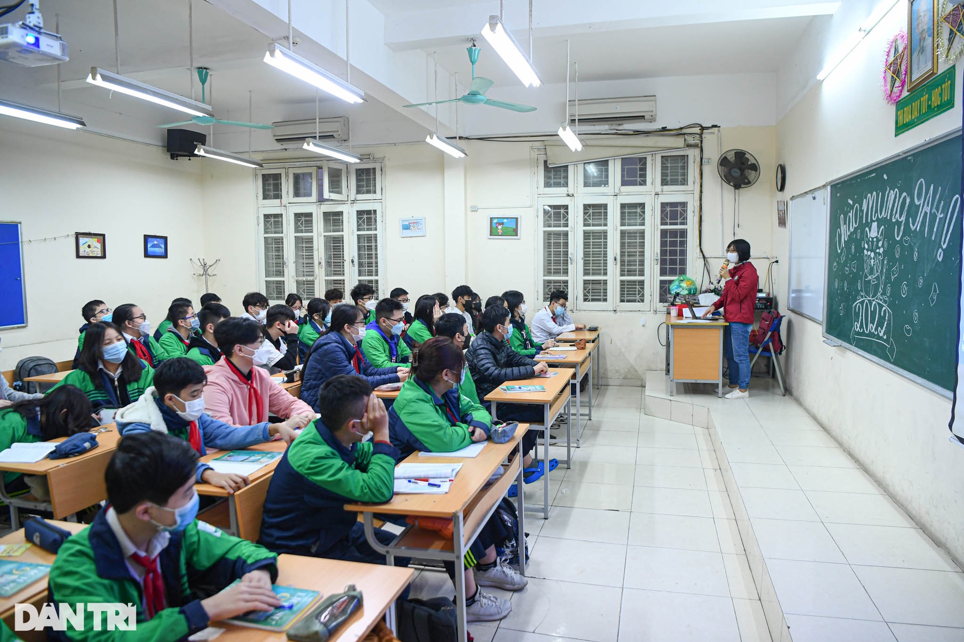 Học sinh Hà Nội hân hoan trở lại trường sau hơn 7 tháng học trực tuyến - 10 Học sinh Hà Nội hân hoan trở lại trường sau hơn 7 tháng học trực tuyến - 10