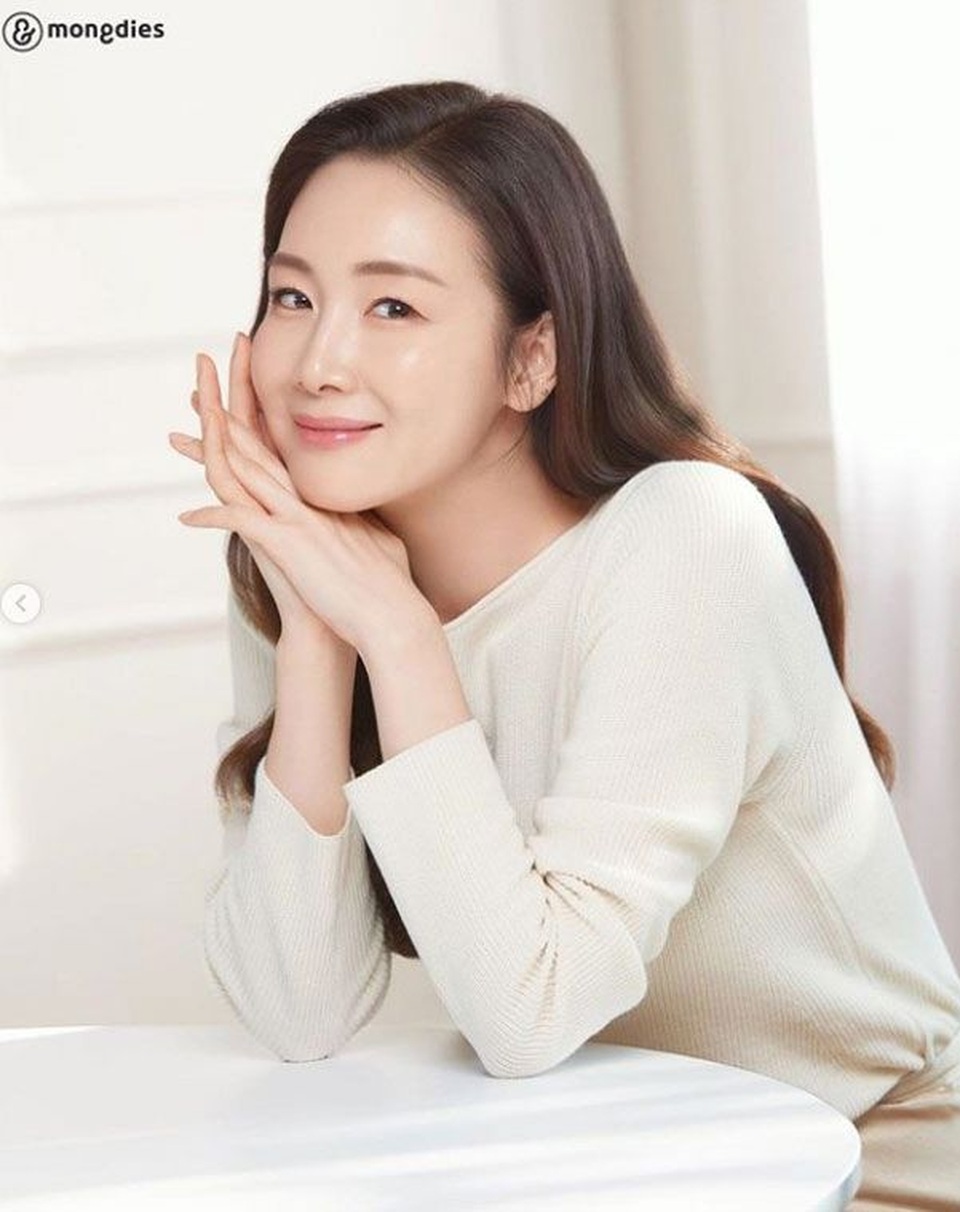 “Nữ hoàng nước mắt” Choi Ji Woo khoe nhan sắc sau sinh ở tuổi 46 - 1 “Nữ hoàng nước mắt” Choi Ji Woo khoe nhan sắc sau sinh ở tuổi 46 - 1