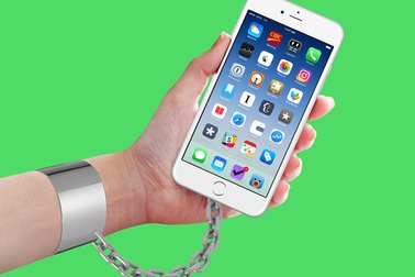 Bộ ảnh ghép đầy màu sắc phê phán thói "nghiện" mạng xã hội