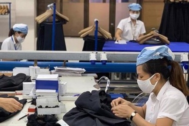 Tính lương thêm giờ khi ngày lễ trùng ngày nghỉ hằng tuần