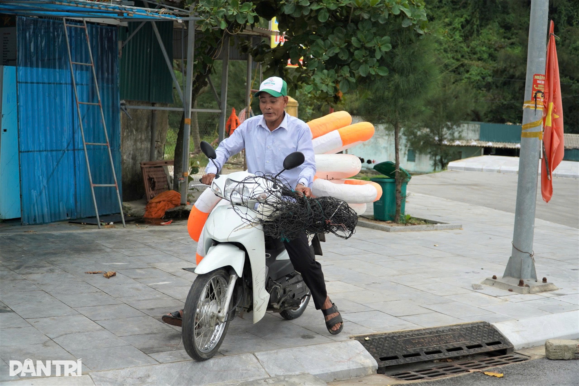 Các tỉnh, thành miền Trung hối hả trước giờ bão Kajiki đổ bộ - 7 Các tỉnh, thành miền Trung hối hả trước giờ bão Kajiki đổ bộ - 7