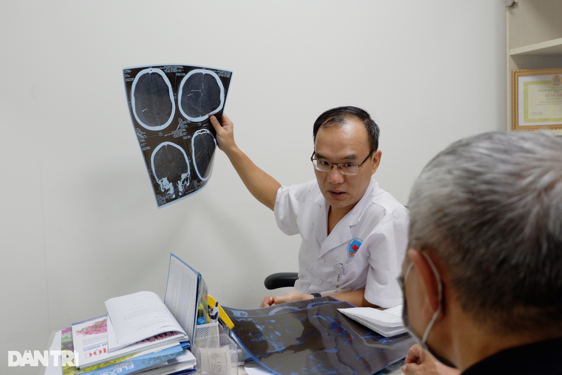 Hà Nội nóng 40 độ: Nhiều người vào viện, xuất huyết não vì bẫy điều hòa - 1 Hà Nội nóng 40 độ: Nhiều người vào viện, xuất huyết não vì bẫy điều hòa - 1