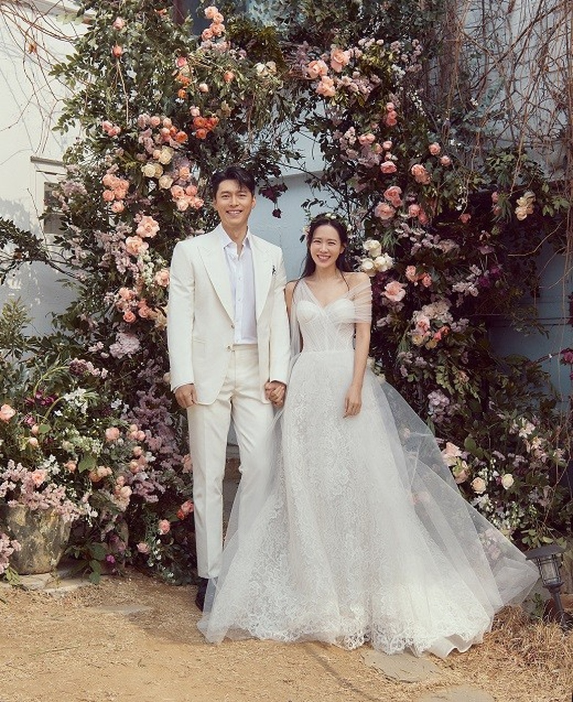 Lộ nụ hôn hiếm hoi trong hôn lễ thế kỷ của Son Ye Jin và Hyun Bin - 1 Lộ nụ hôn hiếm hoi trong hôn lễ thế kỷ của Son Ye Jin và Hyun Bin - 1