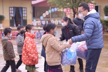 Hikvision Việt Nam và Linaco trao tặng quà cho 200 học sinh Yên Bái