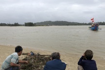 Mưu sinh trong đêm tối, 2 cha con chết đuối thương tâm