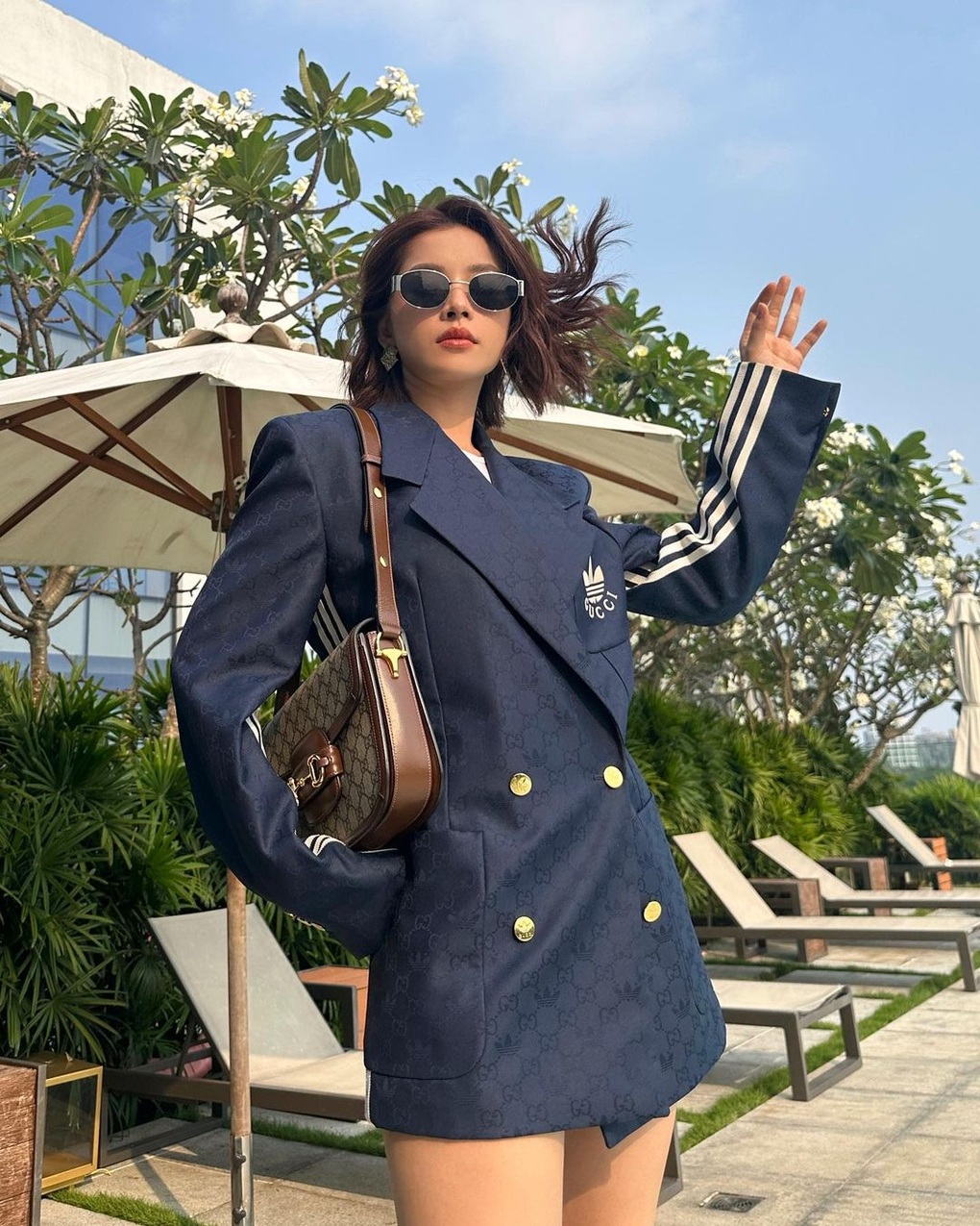 Chi Pu dùng toàn đồ hiệu xa xỉ, mua túi hơn 140 triệu đồng - 2 Chi Pu dùng toàn đồ hiệu xa xỉ, mua túi hơn 140 triệu đồng - 2