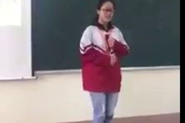 Nữ sinh Thái Nguyên hát “Sóng” của Xuân Quỳnh trong giờ học Văn