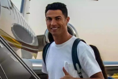 Sếp lớn Man Utd đón C.Ronaldo tại sân bay thành phố Manchester