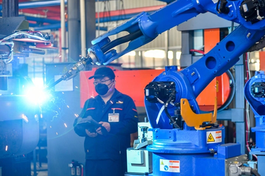 Kinh tế Trung Quốc hồi phục mạnh hơn dự đoán