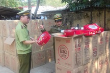 Bắt giữ hàng nghìn hộp bánh ngoại nhập lậu từ Trung Quốc