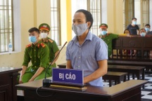 Chiếm đoạt hàng trăm triệu đồng của công ty để tiêu xài và ghi lô đề