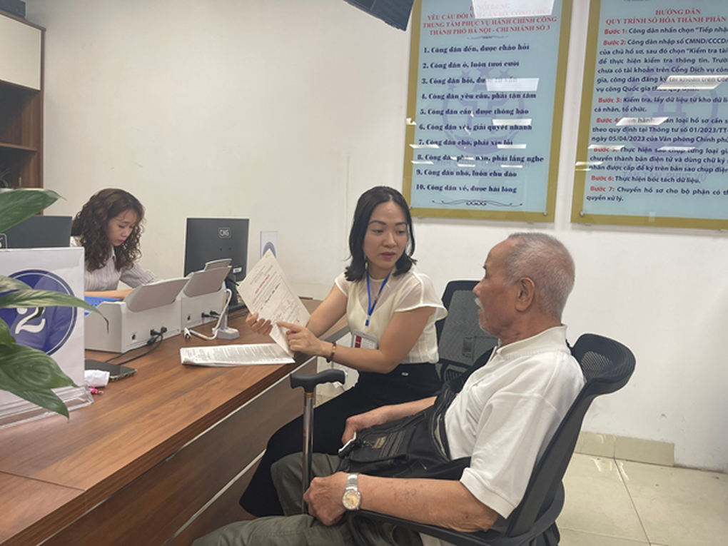 Dịch vụ công thông suốt trong những ngày đầu vận hành chính quyền địa phương 2 cấp - 1 Dịch vụ công thông suốt trong những ngày đầu vận hành chính quyền địa phương 2 cấp