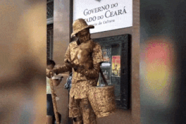 Clip chú chó “đồng cam cộng khổ” với chủ trong cuộc mưu sinh thường ngày