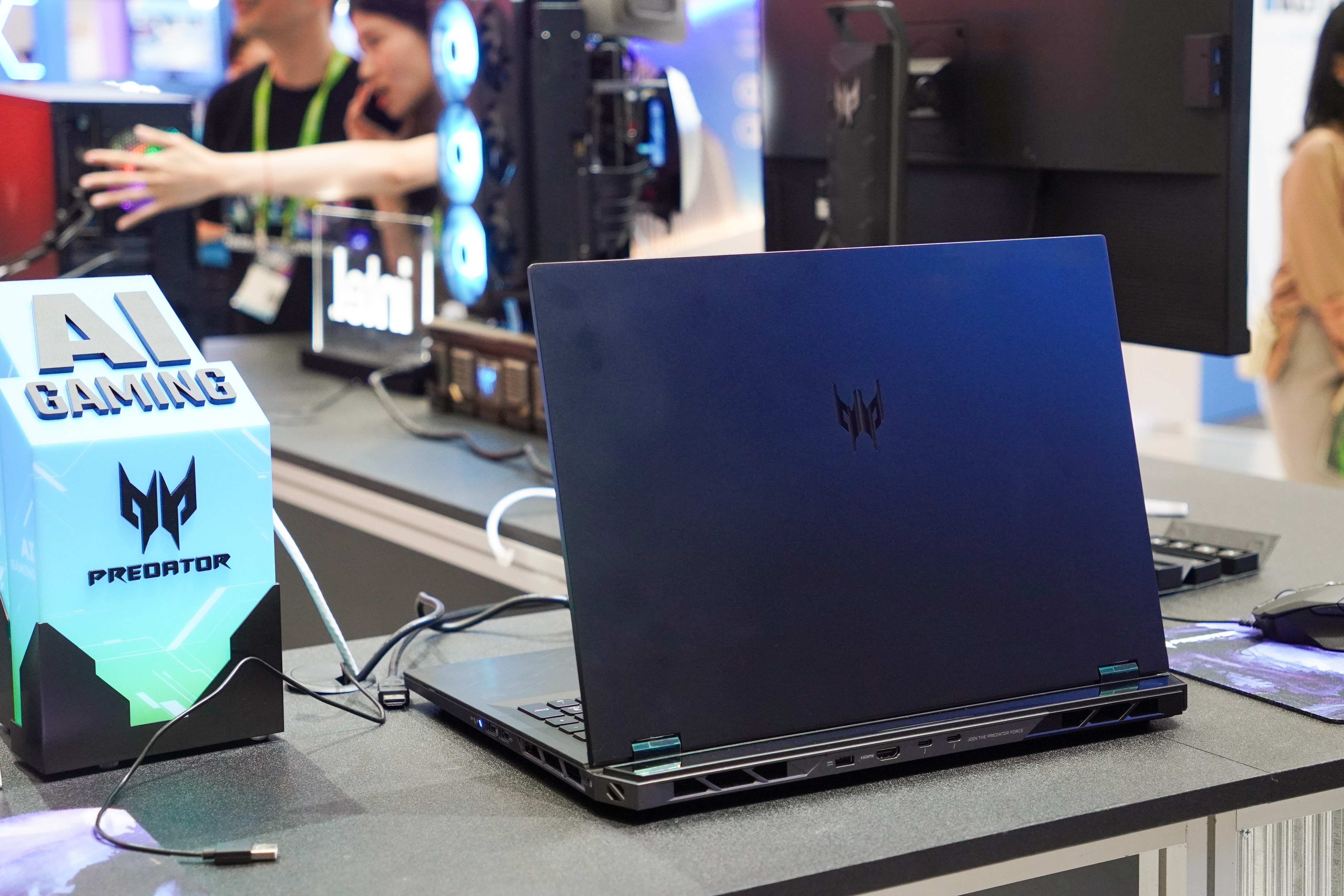 Computex 2025: Laptop gaming AI hiệu suất cao thay thế máy tính bàn