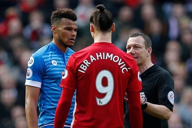 Cầu thủ giẫm lên đầu Ibrahimovic bị treo giò 5 trận