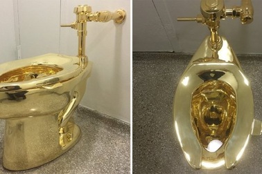 Cung điện Anh lắp bồn cầu vàng 1,2 triệu USD cho khách sử dụng