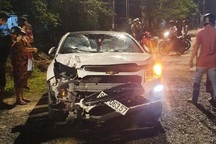 Ô tô tông hàng loạt xe máy, một phụ nữ tử vong